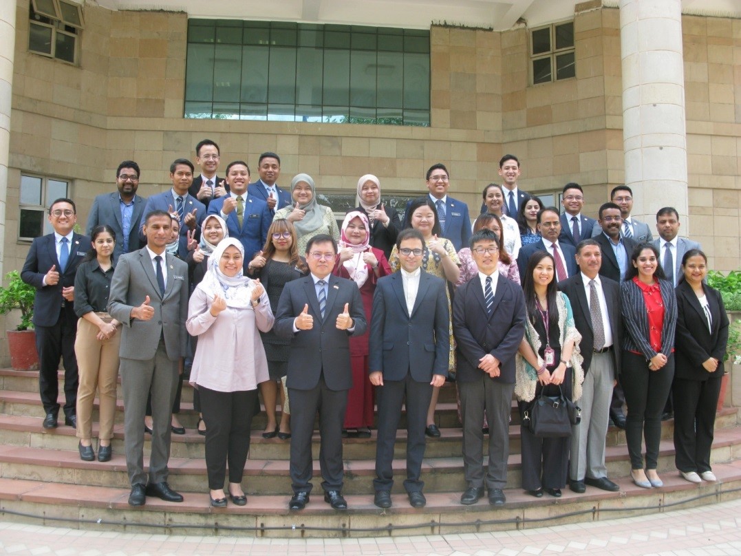 VISIT OF MALAYSIAN DIPLOMATS TO THE AALCO SECRETARIAT